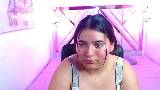 Snapshot of Laurha_ chatting on 05-15-26, 07:54 Laurha online show from 05-15-26, 07:54
