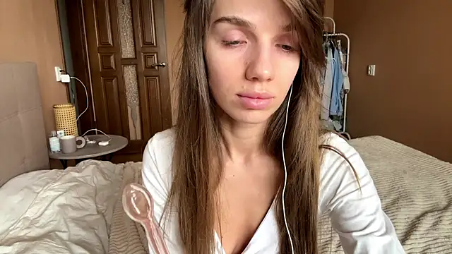 Snapshot of TrishIsaac chatting on 05-21-26, 05:58 TrishIsaac online show from 05-21-26, 05:58