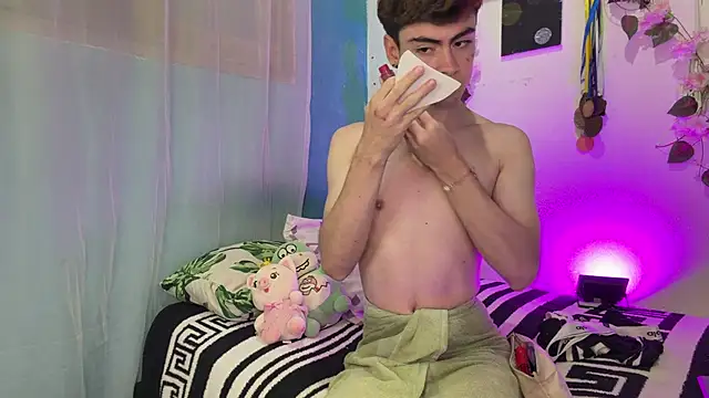 Snapshot of _peachyboy chatting on 06-07-26, 03:54 peachyboy online show from 06-07-26, 03:54