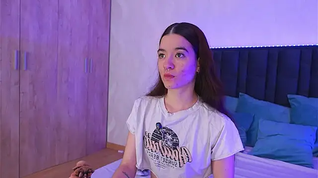 LucyFlame online show from 06-08-26, 04:02