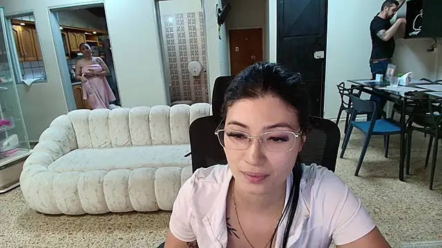 Snapshot of theaPearl chatting on 06-30-26, 09:05 theaPearl online show from 06-30-26, 09:05