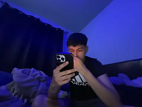 Iantwinkguy21 online show from 05-04-26, 02:40