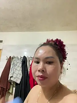 Snapshot of Banana-zz chatting on 05-11-26, 02:45 Banana-zz online show from 05-11-26, 02:45