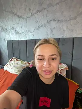 Snapshot of AmandaSnack chatting on 05-20-26, 05:35 AmandaSnack online show from 05-20-26, 05:35