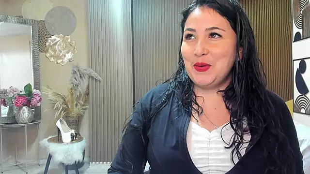 Snapshot of BBWLuxuryMuse chatting on 05-25-26, 11:38 BBWLuxuryMuse online show from 05-25-26, 11:38