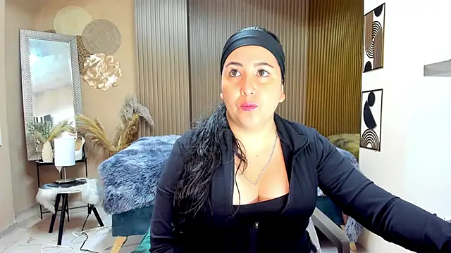 Snapshot of BBWLuxuryMuse chatting on 06-02-26, 11:23 BBWLuxuryMuse online show from 06-02-26, 11:23