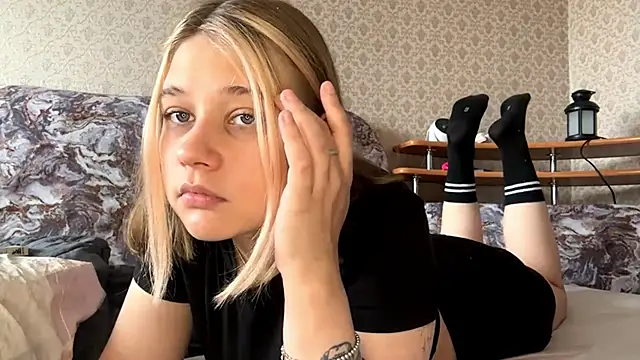 Snapshot of HildeConery chatting on 05-17-26, 06:22 HildeConery online show from 05-17-26, 06:22
