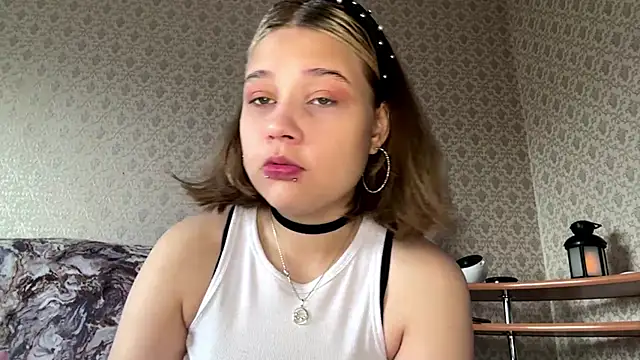 Snapshot of HildeConery chatting on 06-22-26, 06:21 HildeConery online show from 06-22-26, 06:21
