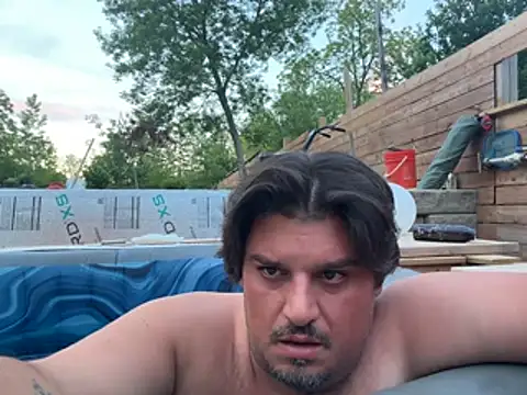 Snapshot of Madamebeton chatting on 06-05-26, 01:01 Madamebeton online show from 06-05-26, 01:01