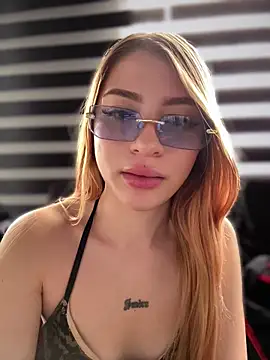 Snapshot of Jessy_Queen chatting on 07-27-26, 03:41 Jessy Queen online show from 07-27-26, 03:41