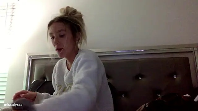Snapshot of Misss_alyssaaa chatting on 05-27-26, 04:20 Misss alyssaaa online show from 05-27-26, 04:20