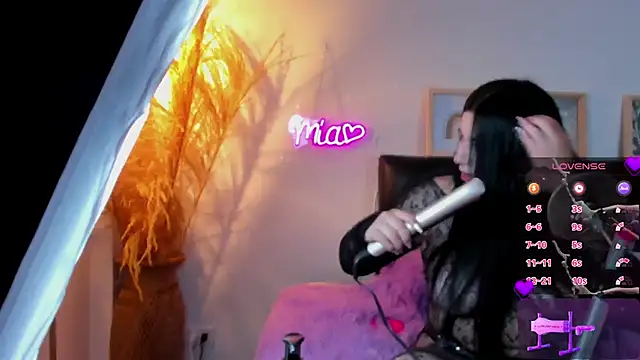 Snapshot of mia_valentine__ chatting on 06-11-26, 08:51 mia valentine online show from 06-11-26, 08:51