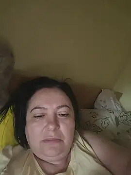 Snapshot of EmmaEmmy40 chatting on 05-19-26, 04:08 EmmaEmmy40 online show from 05-19-26, 04:08