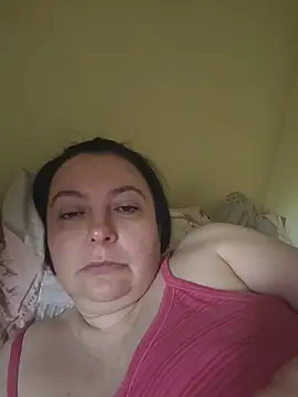 Snapshot of EmmaEmmy40 chatting on 06-01-26, 03:47 EmmaEmmy40 online show from 06-01-26, 03:47