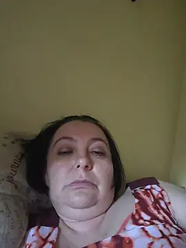 Snapshot of EmmaEmmy40 chatting on 06-16-26, 05:04 EmmaEmmy40 online show from 06-16-26, 05:04