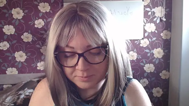 Snapshot of Kate_R chatting on 05-30-26, 08:33 Kate R online show from 05-30-26, 08:33