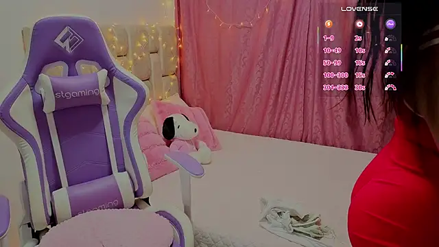 Snapshot of Naomilaurent chatting on 05-15-26, 03:41 Naomilaurent online show from 05-15-26, 03:41