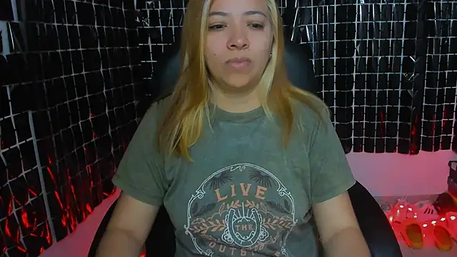 Snapshot of MissAlmaFenix chatting on 06-03-26, 02:44 MissAlmaFenix online show from 06-03-26, 02:44