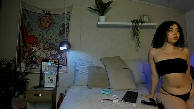Snapshot of Honey_Sofi chatting on 06-03-26, 11:35 Honey Sofi online show from 06-03-26, 11:35
