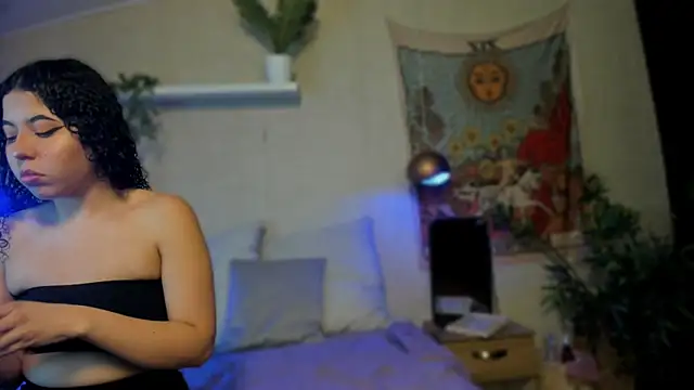 Snapshot of Honey_Sofi chatting on 07-20-26, 01:24 Honey Sofi online show from 07-20-26, 01:24