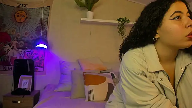Snapshot of Honey_Sofi chatting on 07-25-26, 01:08 Honey Sofi online show from 07-25-26, 01:08