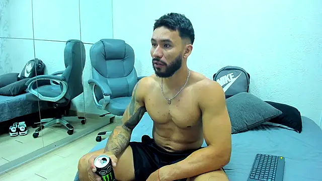 Snapshot of Axel_power_ chatting on 05-17-26, 03:15 Axel power online show from 05-17-26, 03:15