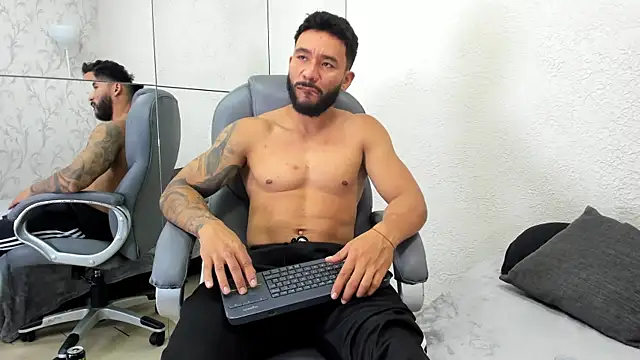Snapshot of Axel_power_ chatting on 05-24-26, 03:33 Axel power online show from 05-24-26, 03:33