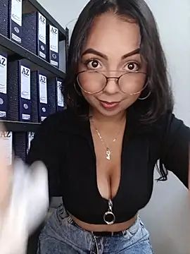 JENNIFER  03 online show from 06-09-26, 05:02