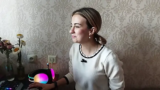 Snapshot of By_Mira chatting on 05-30-26, 01:08 By Mira online show from 05-30-26, 01:08