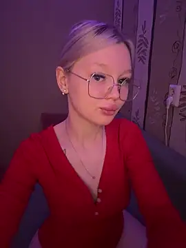 Snapshot of Velvet_Doll_ chatting on 05-11-26, 04:07 Velvet Doll online show from 05-11-26, 04:07