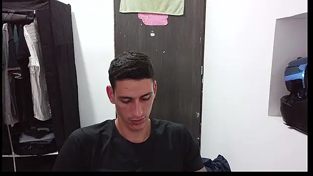 Snapshot of RaulRico chatting on 06-15-26, 04:15 RaulRico online show from 06-15-26, 04:15