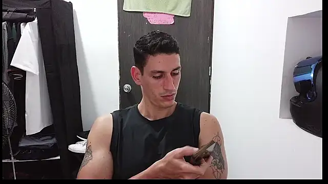 Snapshot of RaulRico chatting on 06-20-26, 11:18 RaulRico online show from 06-20-26, 11:18
