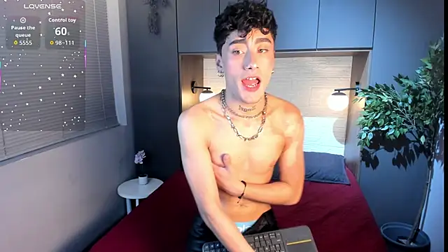 Snapshot of Spencerwhite_ chatting on 05-17-26, 09:33 Spencerwhite online show from 05-17-26, 09:33