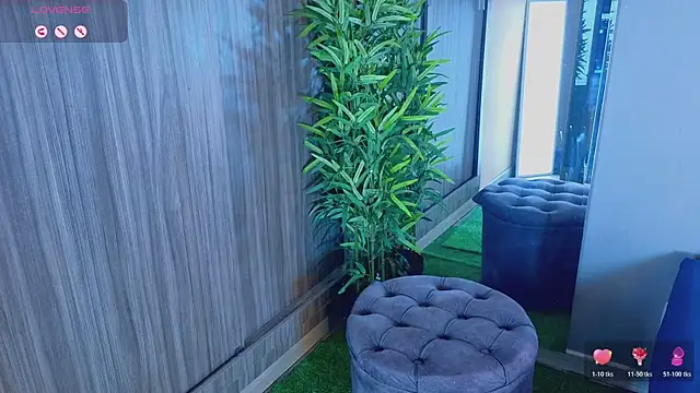 Snapshot of Karlie_moore_ chatting on 06-19-26, 01:59 Karlie moore online show from 06-19-26, 01:59