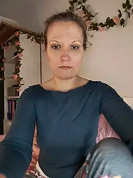 Snapshot of Candy_Cougar chatting on 05-19-26, 06:31 Candy Cougar online show from 05-19-26, 06:31
