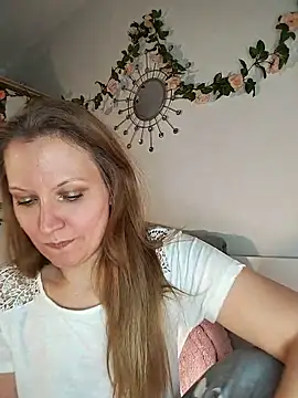 Snapshot of Candy_Cougar chatting on 05-20-26, 08:09 Candy Cougar online show from 05-20-26, 08:09