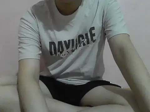 Zineyy online show from 06-30-26, 04:08