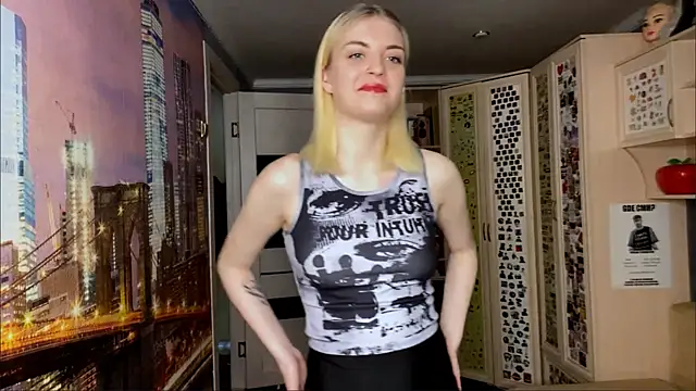 Snapshot of MonicaHolt chatting on 05-16-26, 10:12 MonicaHolt online show from 05-16-26, 10:12