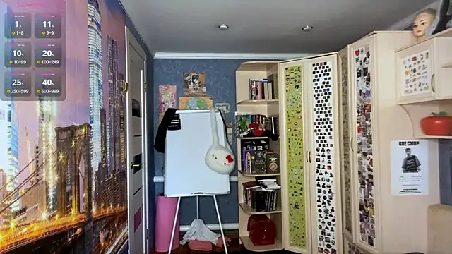 Snapshot of MonicaHolt chatting on 05-20-26, 11:05 MonicaHolt online show from 05-20-26, 11:05