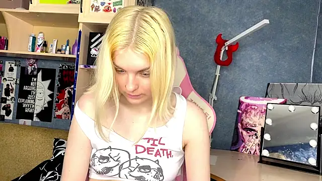 Snapshot of MonicaHolt chatting on 07-03-26, 01:17 MonicaHolt online show from 07-03-26, 01:17