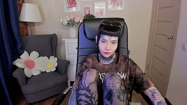 Snapshot of Bloood__Mary chatting on 06-19-26, 11:36 Bloood Mary online show from 06-19-26, 11:36