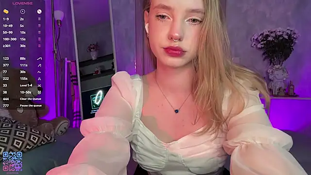 Snapshot of Eve_Dark_Side chatting on 05-29-26, 06:00 Eve Dark Side online show from 05-29-26, 06:00