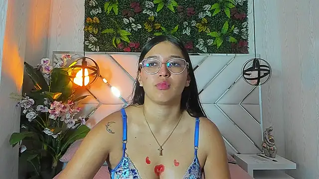 Snapshot of Janett_Moore chatting on 06-02-26, 01:02 Janett Moore online show from 06-02-26, 01:02