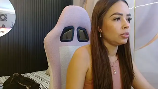 Snapshot of naomis_36 chatting on 06-25-26, 01:59 naomis 36 online show from 06-25-26, 01:59