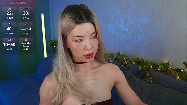 LindaThackerr online show from 06-20-26, 04:15