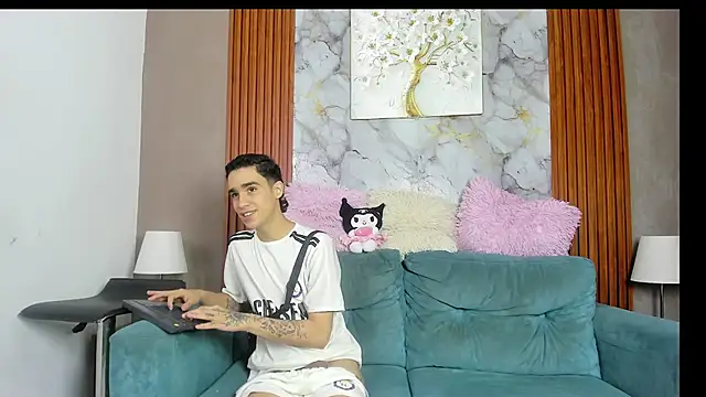Snapshot of TWINKS_BOYSX chatting on 06-03-26, 02:33 TWINKS BOYSX online show from 06-03-26, 02:33