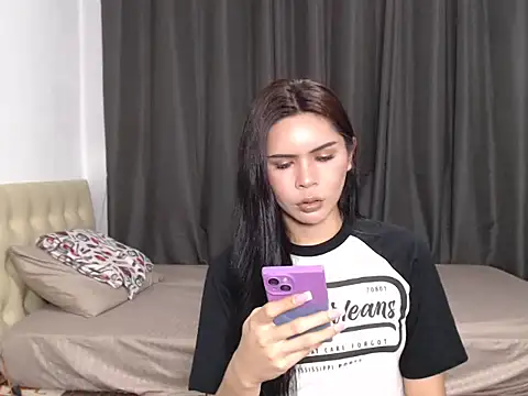Snapshot of Alexandra_Kenn chatting on 05-18-26, 01:17 Alexandra Kenn online show from 05-18-26, 01:17