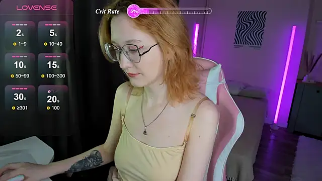 Snapshot of LunaTerry chatting on 06-19-26, 08:18 LunaTerry online show from 06-19-26, 08:18