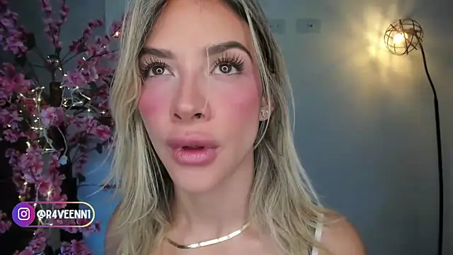 Snapshot of R4-V3N chatting on 12-21-24, 08:18 R4-V3N online show from 12-21-24, 08:18