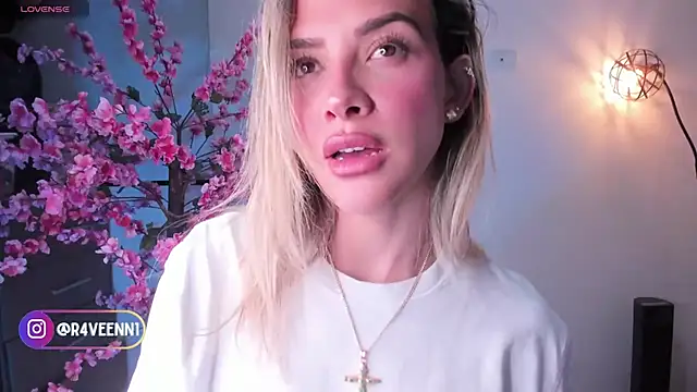 Snapshot of R4-V3N chatting on 12-30-24, 03:03 R4-V3N online show from 12-30-24, 03:03